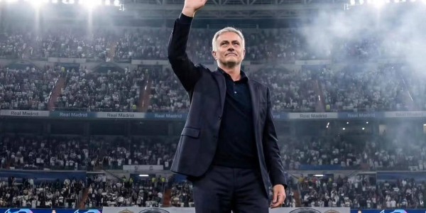 再见穆里尼奥！联赛28轮不败难换冠，三线作战恐四大皆空，下课危机迫近