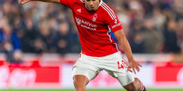 曼联防线告急！亿元组合难堪大用，8100万锁定英超解围王