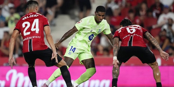 巴萨神锋西甲首秀就这？替补席都坐不稳的水平，巴萨买错人了