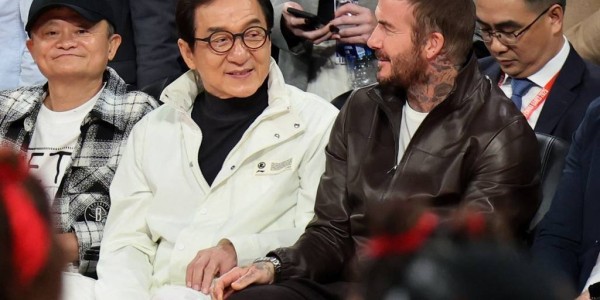 组图：成龙贝克汉姆助阵NBA中国赛 姚明马云亮相
        
    组图：成龙贝克汉姆助阵NBA中国赛 姚明马云亮相