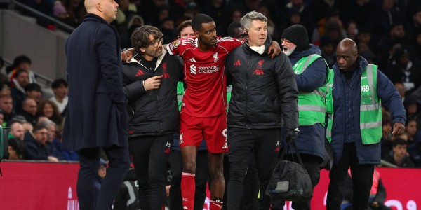 利物浦官方：伊萨克腓骨骨折伴脚踝损伤 已成功接受手术